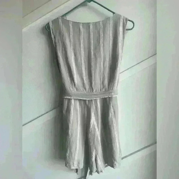 MANGO Striped Linen Jumpsuit Gray White Belted Romper Pockets Sleeveless Size M - Picture 9 of 9